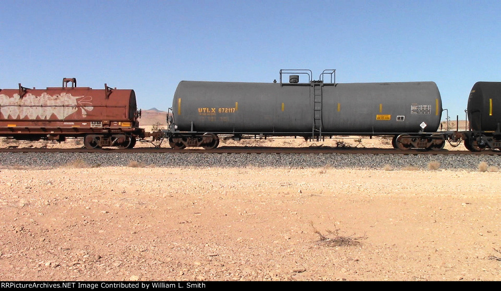 UntitledWB Manifest Frt at Erie NV W-Mid Trn Slv -103